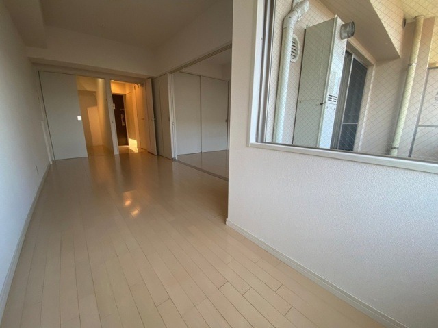 居室・リビング　大きな窓で部屋も明るく感じます