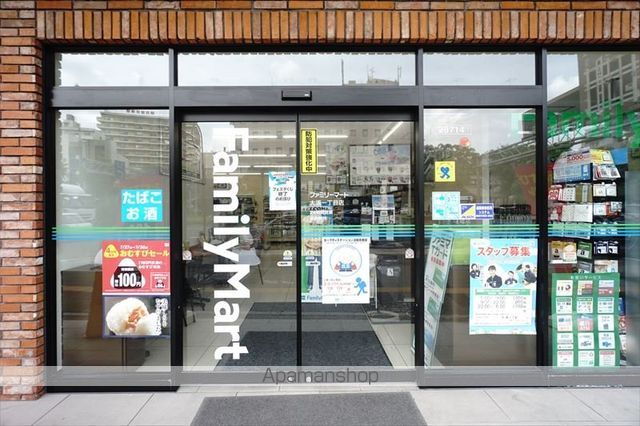 コンビニ　ファミリーマート（コンビニ）まで130m