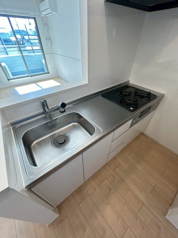 キッチン　同物件、別号室の写真です。