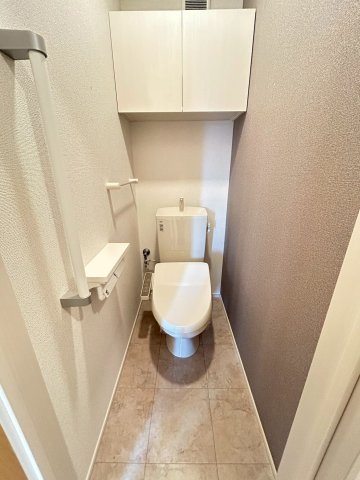 トイレ　同物件、別号室の写真です。
