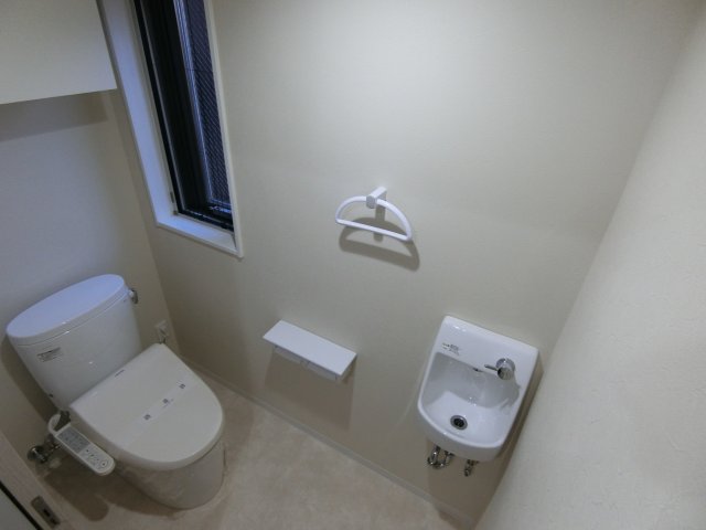 トイレ　他のお部屋の参考写真となります。