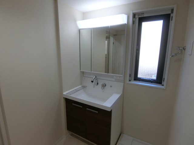 洗面設備　他のお部屋の参考写真となります。
