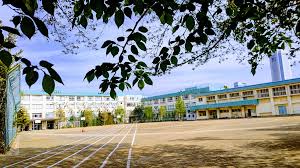 中学校　渋谷区立代々木中学校（中学校）まで734m