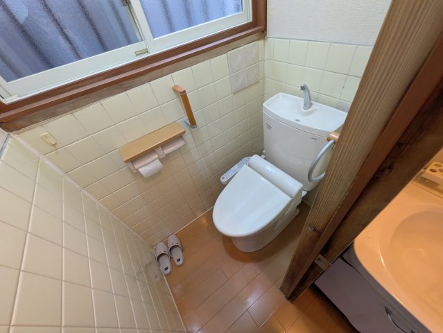 衣摺5丁目貸家のトイレ写真