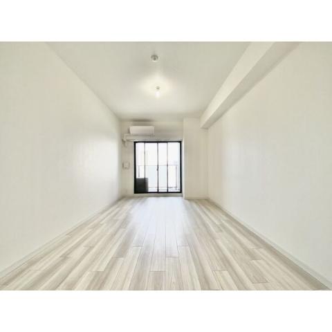 居室・リビング　室内