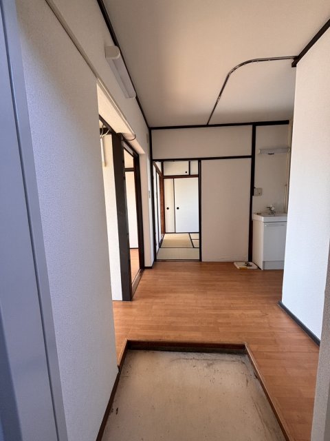 玄関　別部屋の内装写真※現況有姿