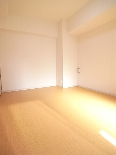 その他部屋・スペース　広くて明るい寝室