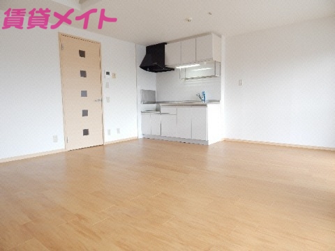 居室・リビング　同物件別室画像