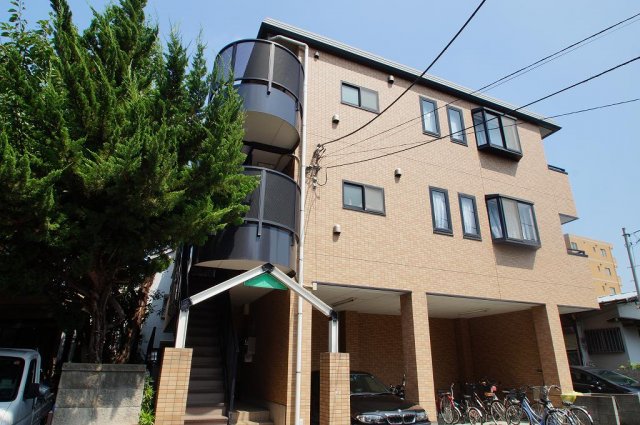 建物外観　新羽駅徒歩2分のマンションです。