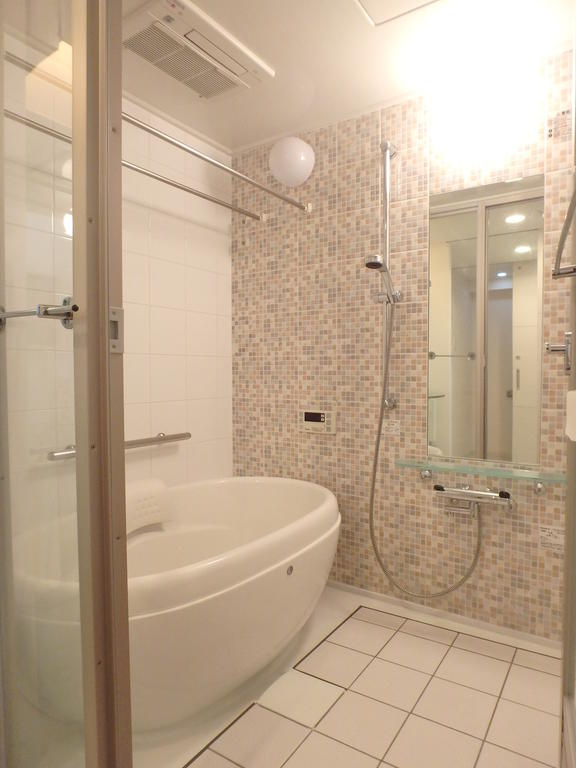 バス・シャワールーム　かわいい卵形バス♪　追炊き・浴室乾燥暖房付き