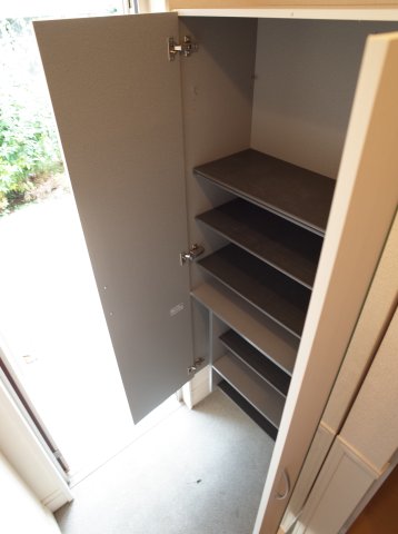 玄関　他部屋の参考写真です。