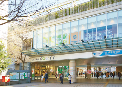 ショッピングセンター　成城CORTY(コルティ)（ショッピングセンター）まで798m