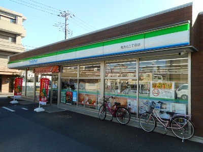 コンビニ　ファミリーマート南流山2丁目店（コンビニ）まで230m