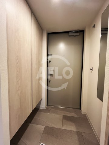 玄関　コンフォリア・リヴ博労町一丁目Q　玄関