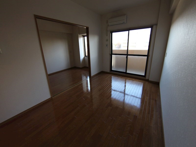 バルコニー　ＬＤＫ10.4帖　カウンターキッチン　エアコン付　バルコニー