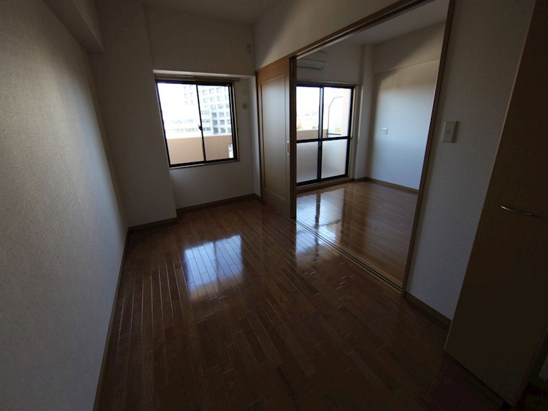 その他　ＬＤＫ10.4帖　洋室6.2帖　つなげても仕切っても使えます