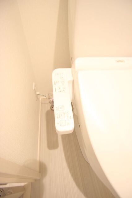 トイレ　※別室の参考写真の為、現況優先です。