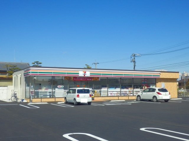 コンビニ　セブン―イレブン四日市八田1丁目店（コンビニ）まで683m