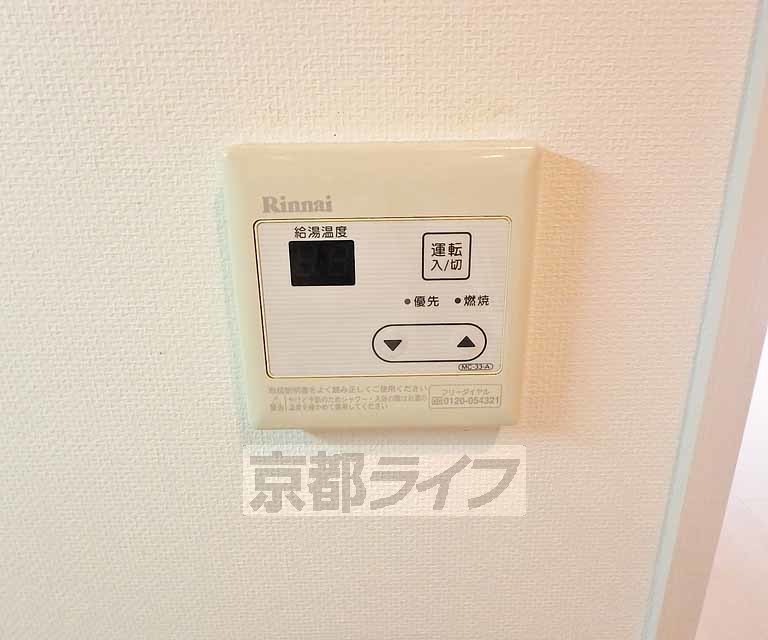 その他設備　お湯の温度調節はこちらで簡単にできますよ
