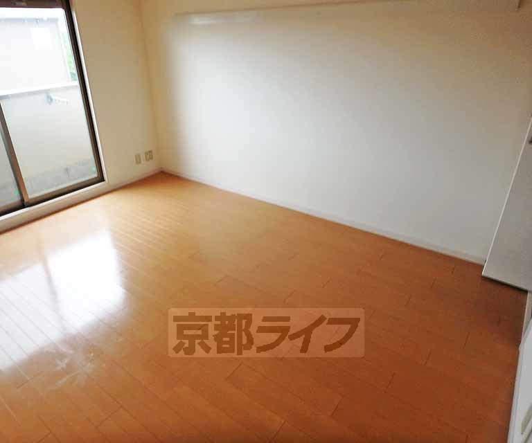 居室・リビング　使いやすいフローリングのお部屋です