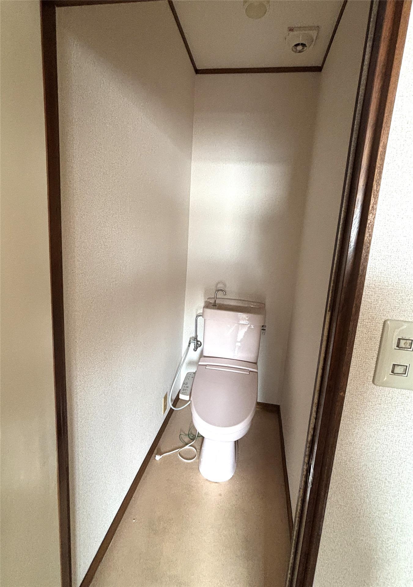 ＪＲ宇都宮線 雀宮駅 徒歩19分 3階建 築37年のトイレ写真