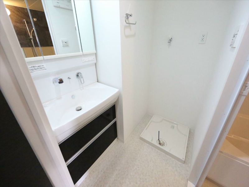 洗面設備　脱衣所　シャンプードレッサー　室内洗濯機置場