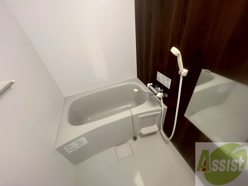 バス・シャワールーム　お風呂になります。一日の疲れを癒してくださいね。