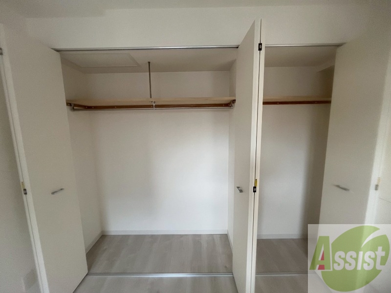 収納　クローゼットは奥行きもあり、荷物が多い方でも安心です。