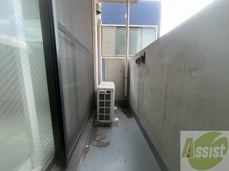 バルコニー　バルコニーは幅があり、広い印象を受けました。