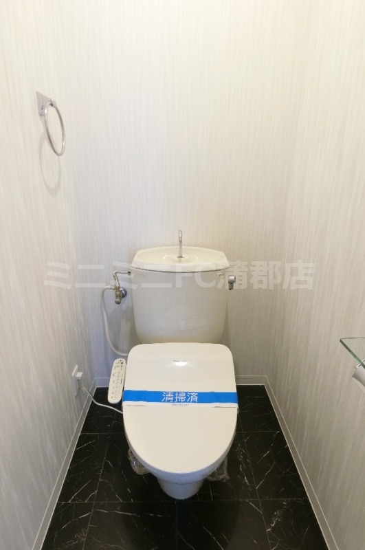 トイレ　温水洗浄便座付き