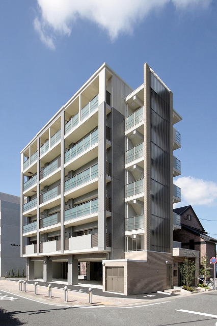 建物外観　鉄筋コンクリート造６階建！エレベーター・防犯カメラ・モニター