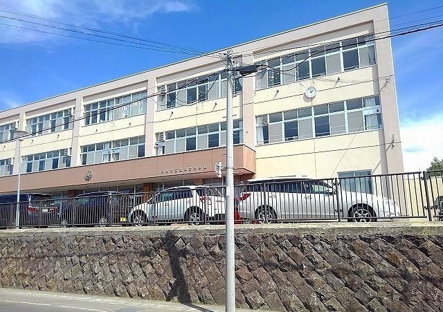 小学校　潮見台小学校（小学校）まで180m
