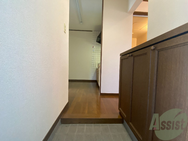 玄関　玄関から見たお部屋です。奥行で広さ伝わりますでしょうか