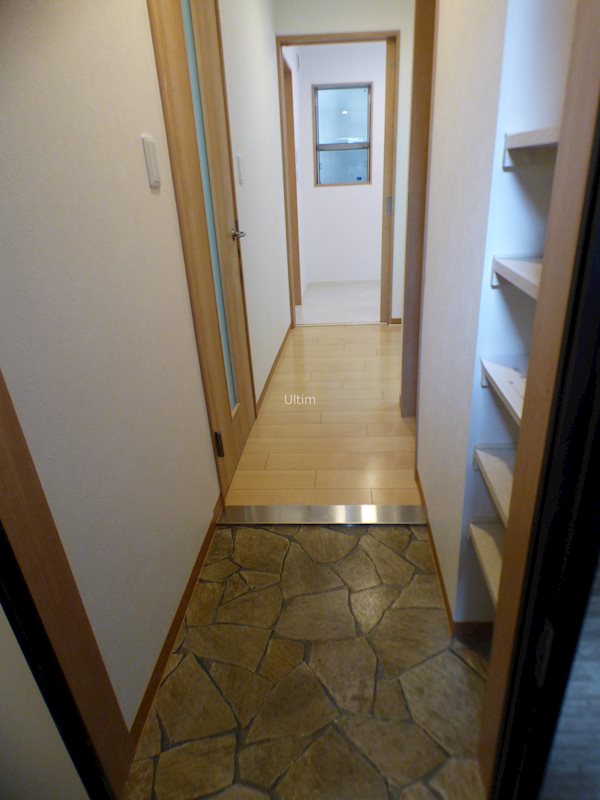 玄関　別部屋のお写真です。ご参考までに！