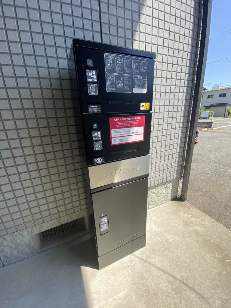 建物外観　宅配ボックス
