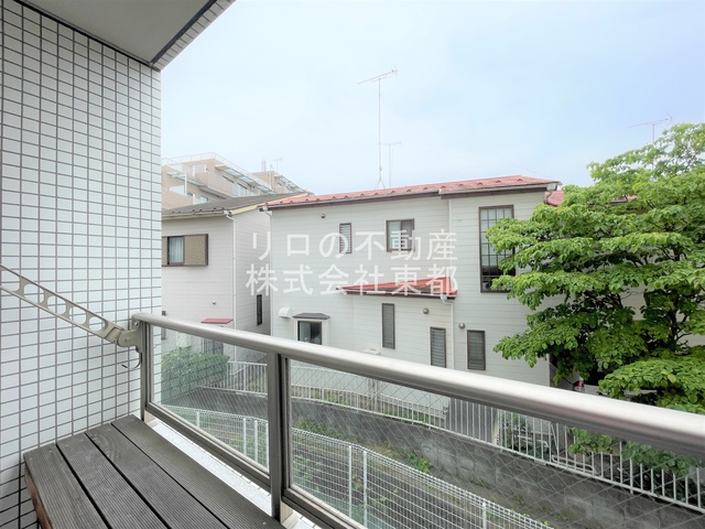 眺望　バルコニーからの景色です！圧迫感がないので暮らしやすい♪