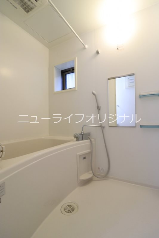 バス・シャワールーム　追い焚き機能付はもちろん浴室乾燥機つきです