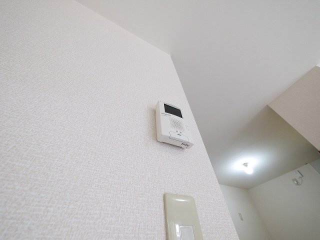 セキュリティ　お顔が見えるモニター付きインターホンで安心。