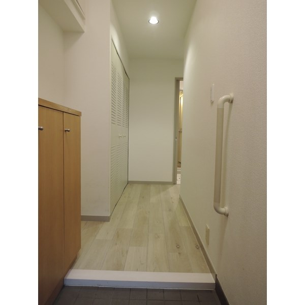玄関　※別部屋参考写真