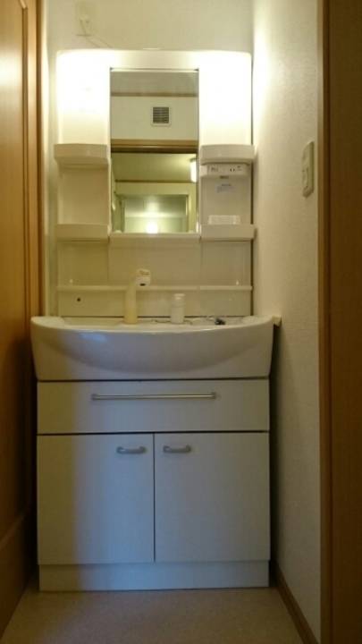 洗面設備　シャワー付洗面化粧台