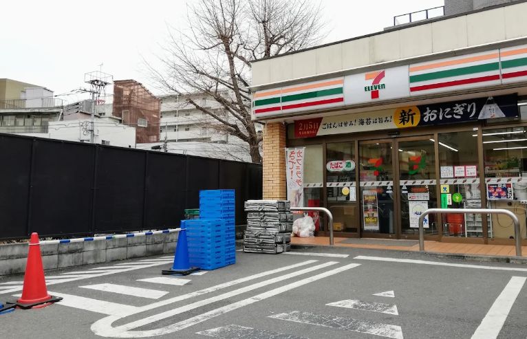 コンビニ　セブンイレブン新宿下落合駅北店（コンビニ）まで171m