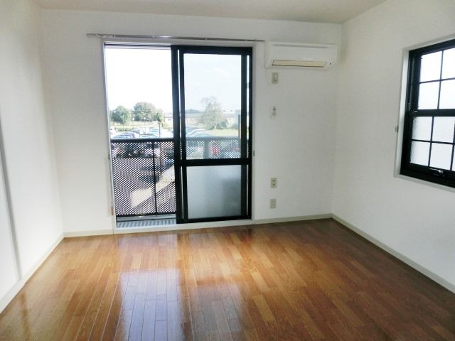 その他部屋・スペース　明るい洋室ですね。