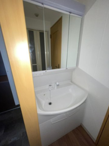 洗面設備　シンプルで使いやすいトイレです