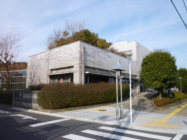 図書館　藤沢市総合市民図書館（図書館）まで350m