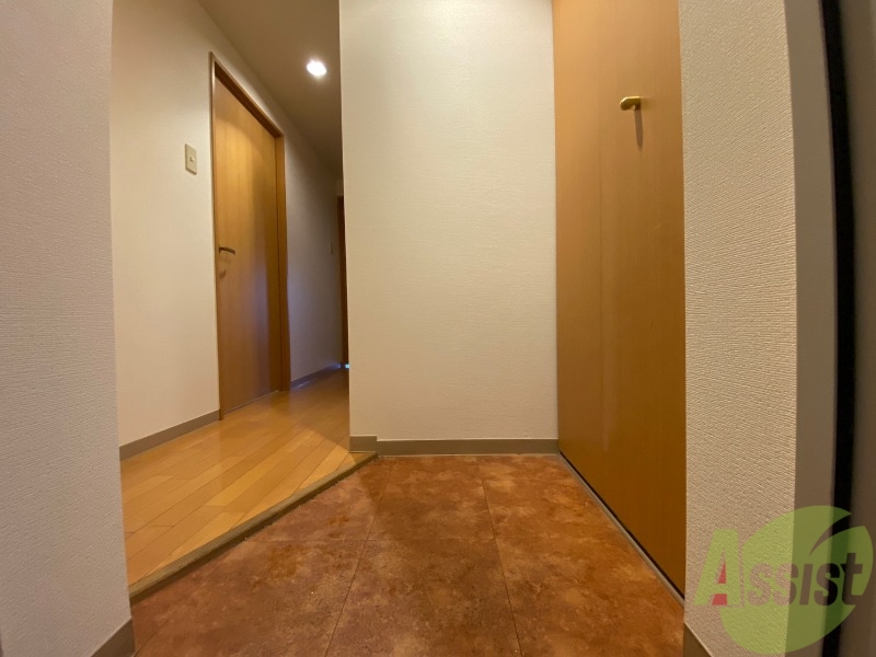 玄関　玄関の様子です。明るい印象ですね。気分もあがりそう。