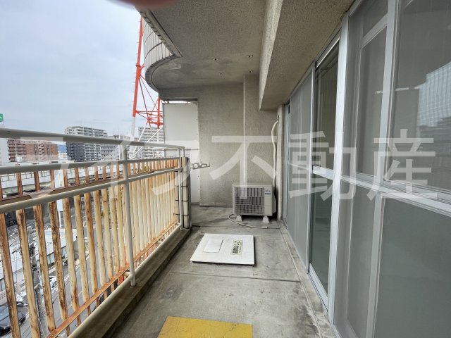 バルコニー　暖かな日差しのふりそそぐバルコニー