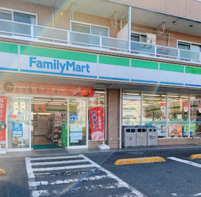 コンビニ　ファミリーマート 浦和大谷口店（コンビニ）まで677m