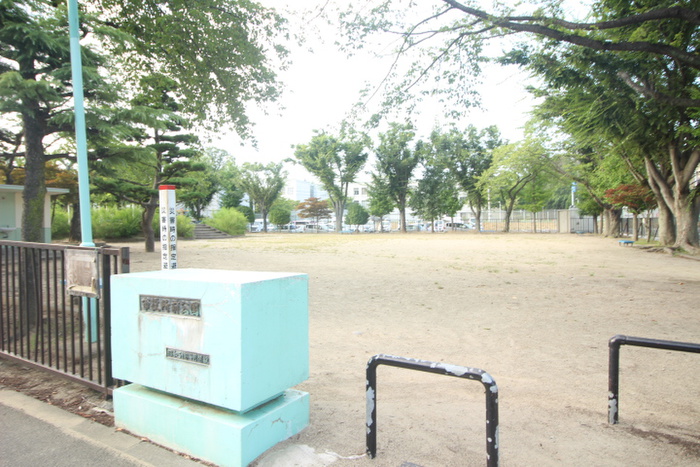公園　市役所前公園（公園）まで610m