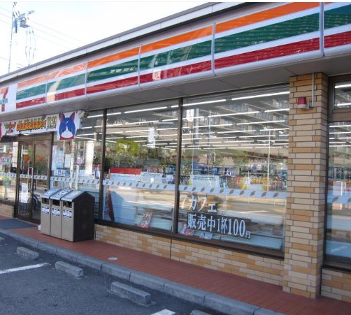 コンビニ　セブンイレブン 足立東和4丁目店（コンビニ）まで406m
