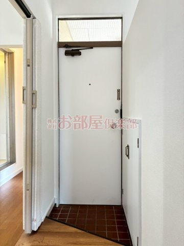 玄関　収納もある玄関です